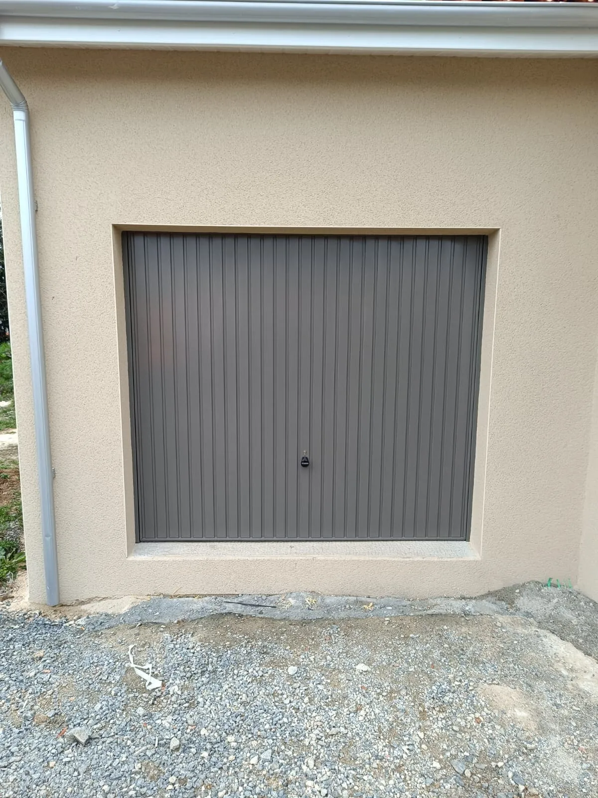 Après-intervention sur porte de garage.