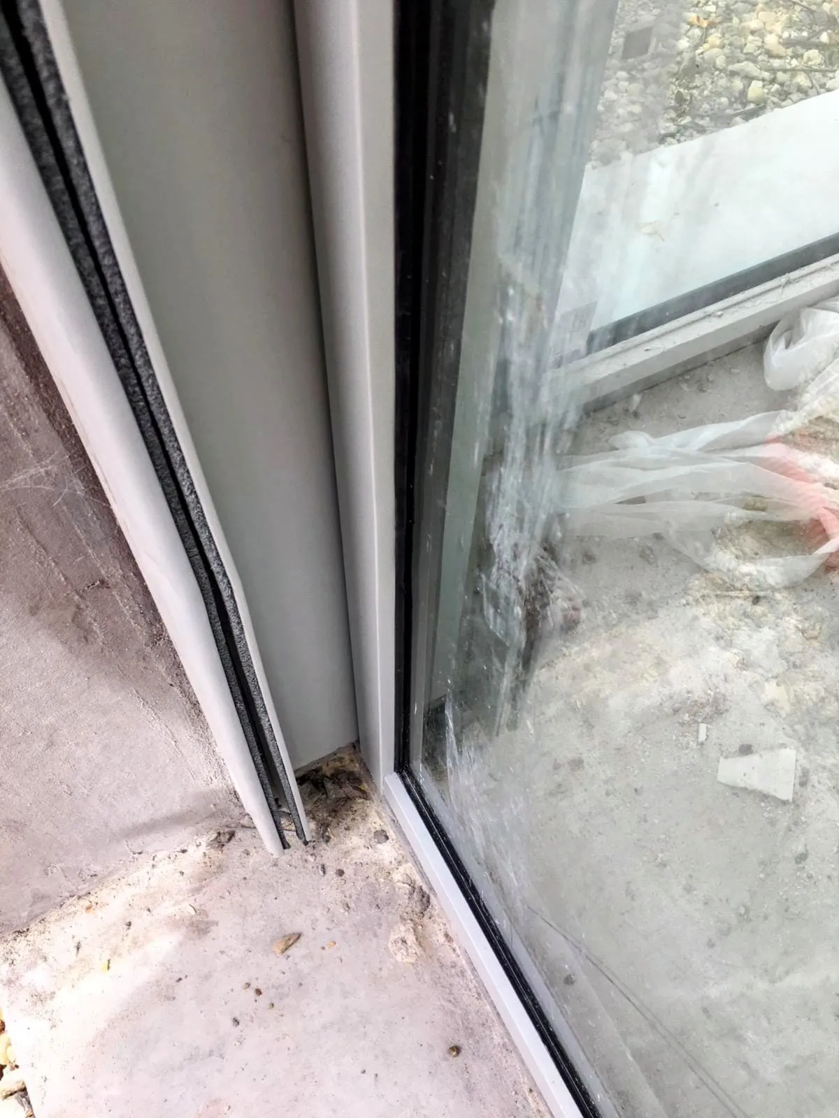 Après-intervention sur porte vitrée.