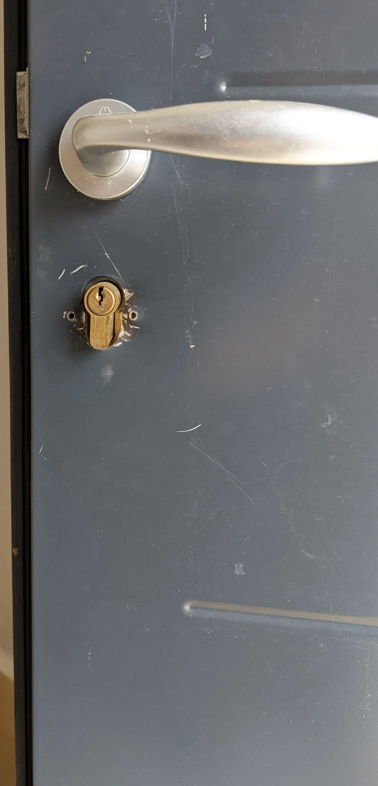 Avant-intervention serrure de porte.